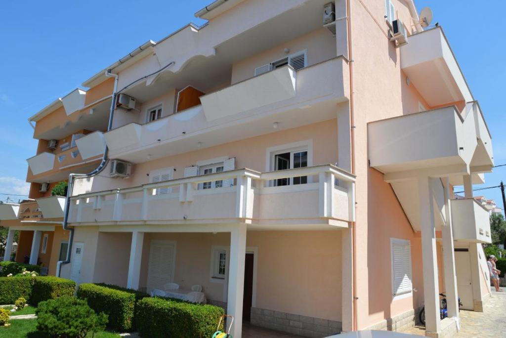 נובליה Apartments Niko מראה חיצוני תמונה