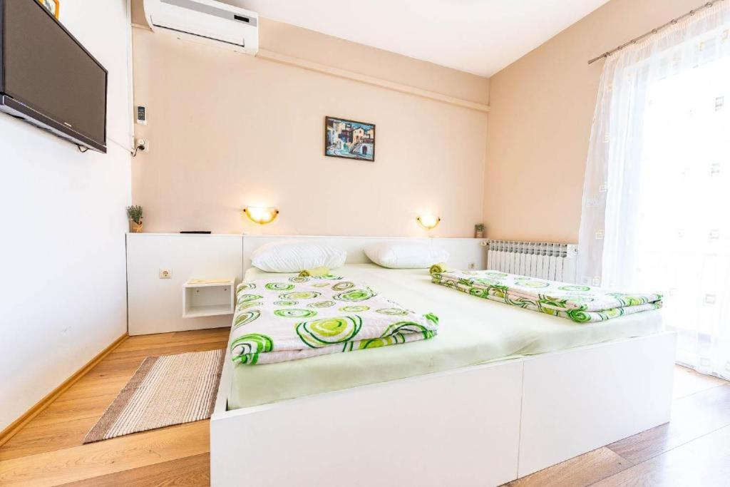 נובליה Apartments Niko מראה חיצוני תמונה