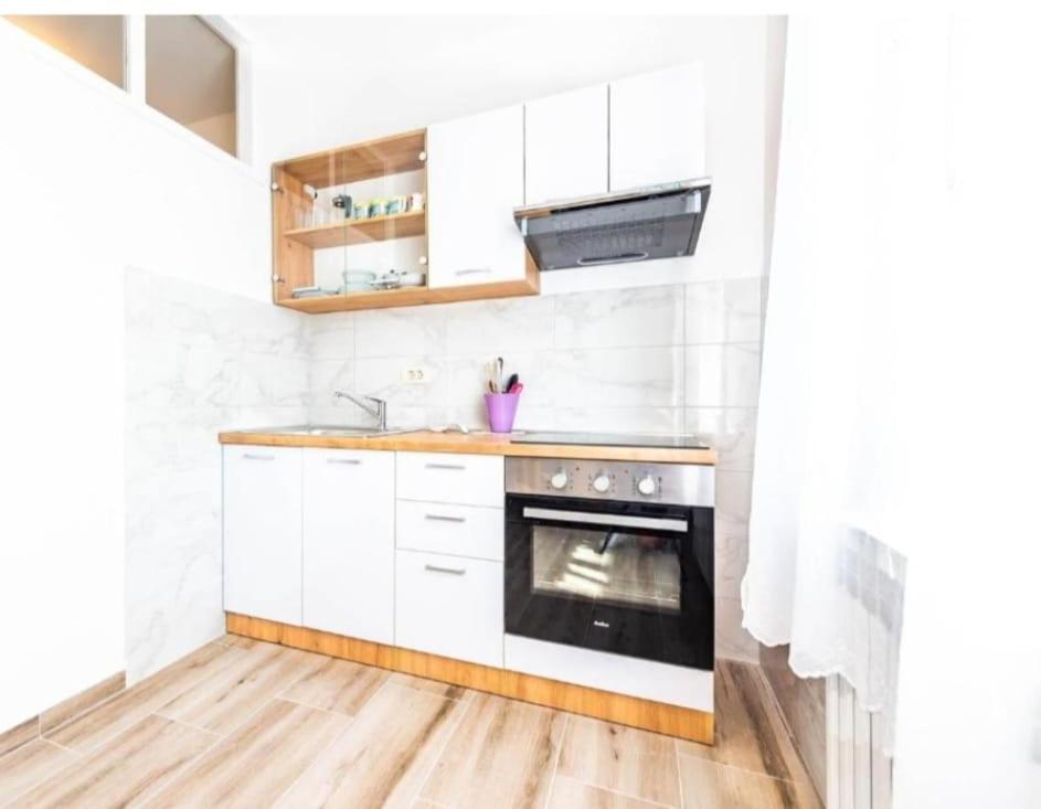 נובליה Apartments Niko מראה חיצוני תמונה